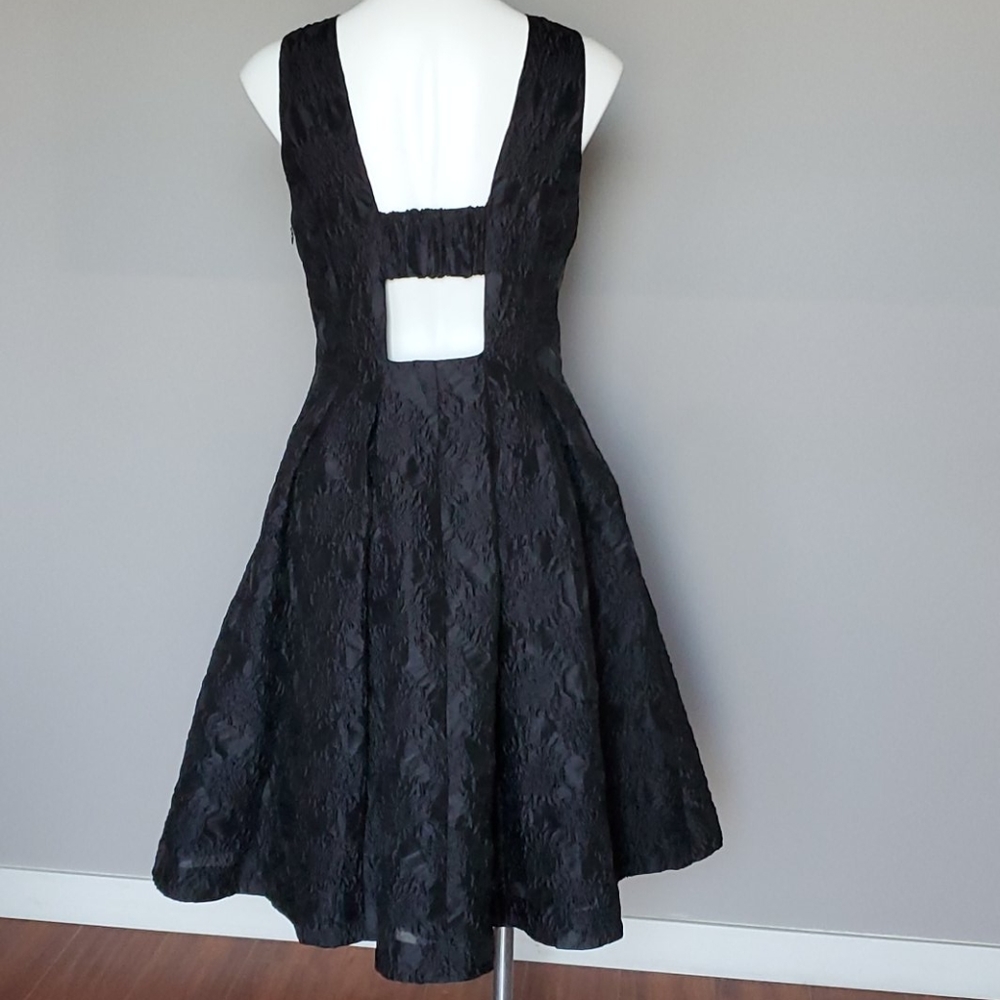 H&M Jacquard textured open back Fit and Flare - Picture 9 of 13